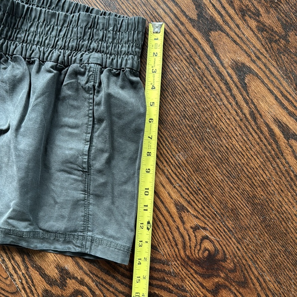 aerie High-Waist Elastic-Waist Olive Shorts - Picture 4 of 10